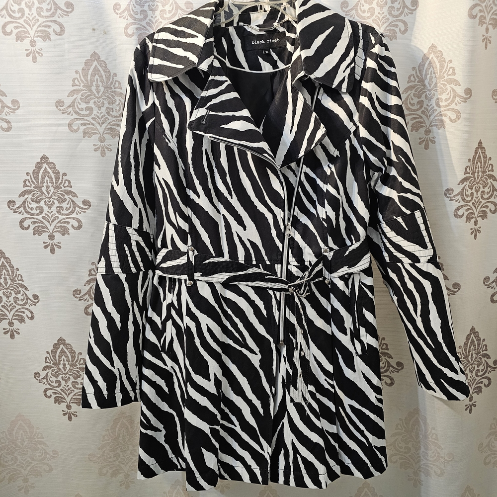 Black Rivet Zebra Patterned Coat - Picture 3 of 9